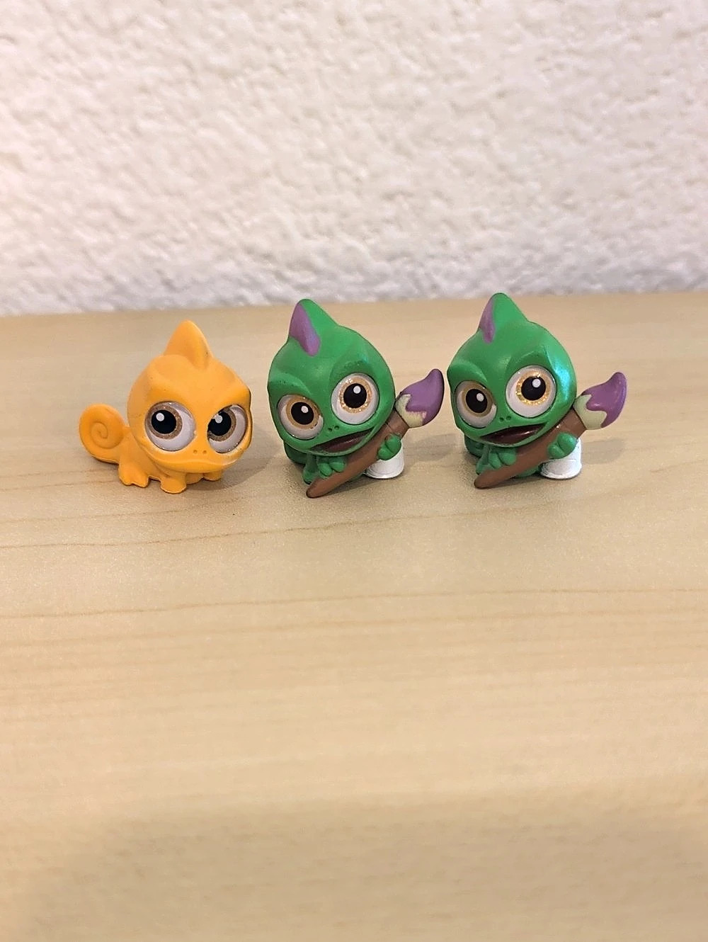 Disney Doorable Collection Pascal Figures Green & Orange
